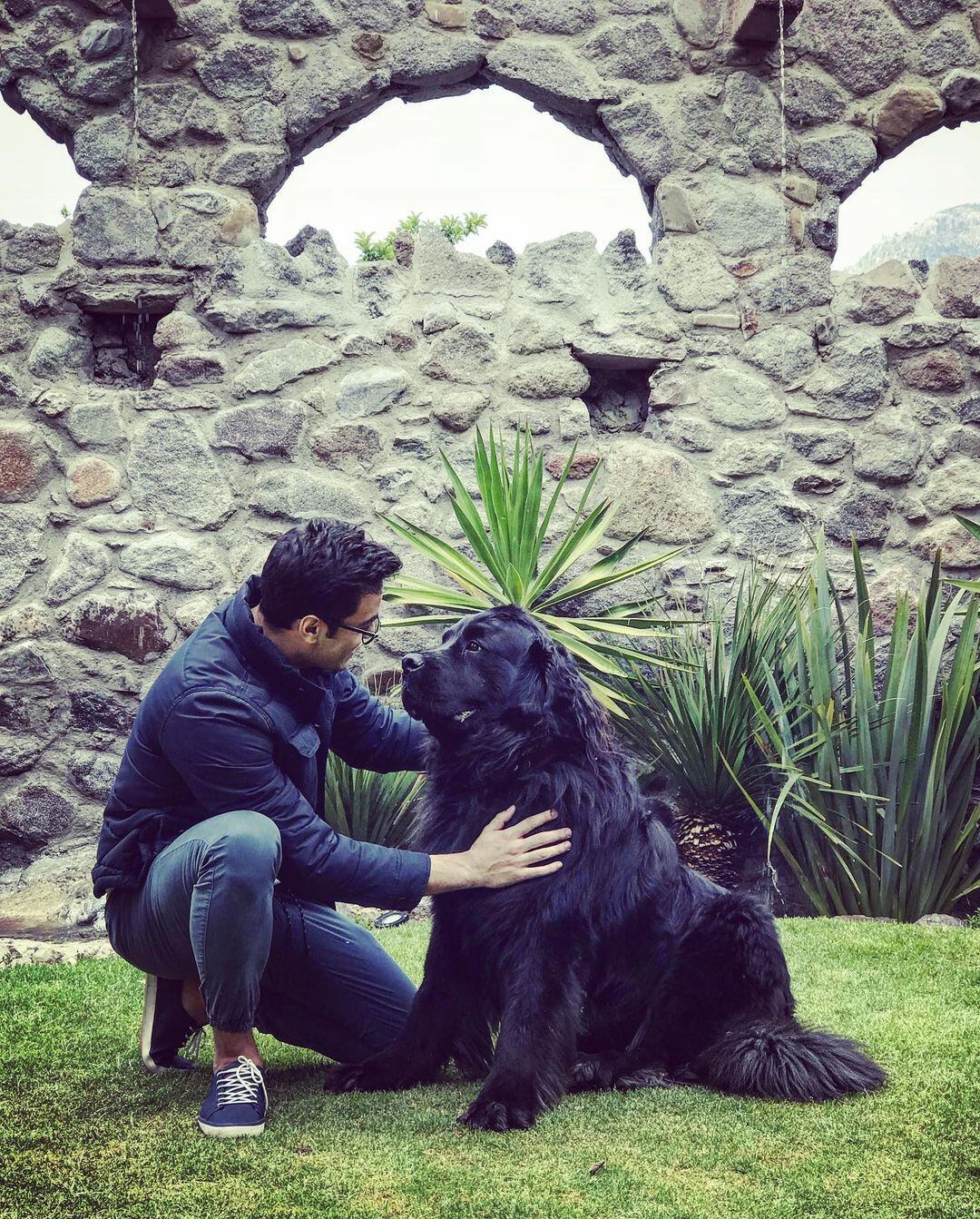 Carlos Rivera llora la muerte de un amado amigo