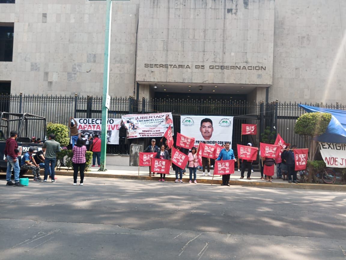 Protesta en Segob por desaparición de Arnulfo Cerón.