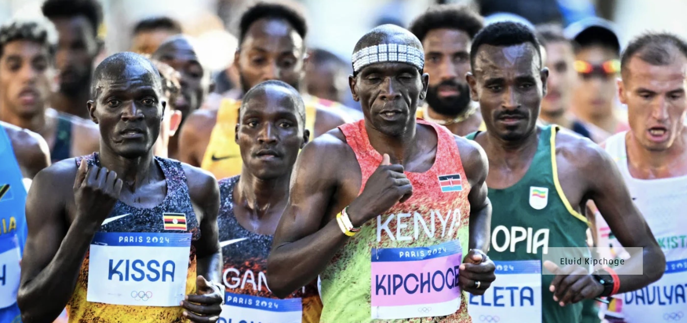 Eluid Kipchoge usando la banda de Omius