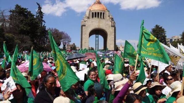 Mitin en el Monumento de la Revolución