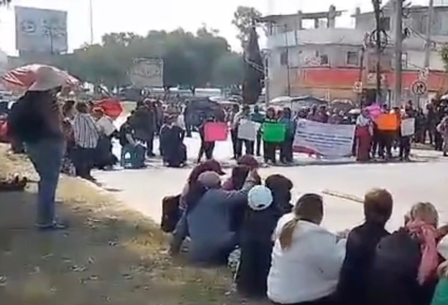 Bloqueo de trabajadores del Suteym en Ecatepec