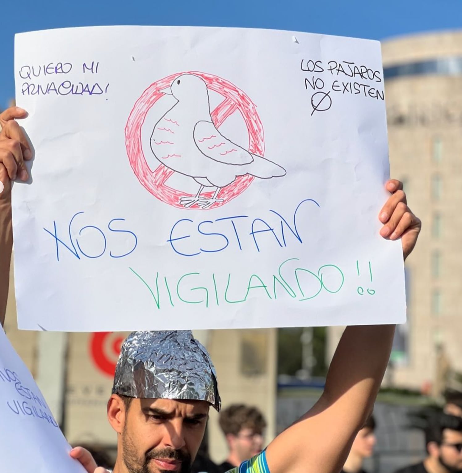 Manifestación Los pájaros no existen