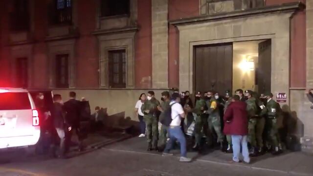 Bloque en Palacio Nacional