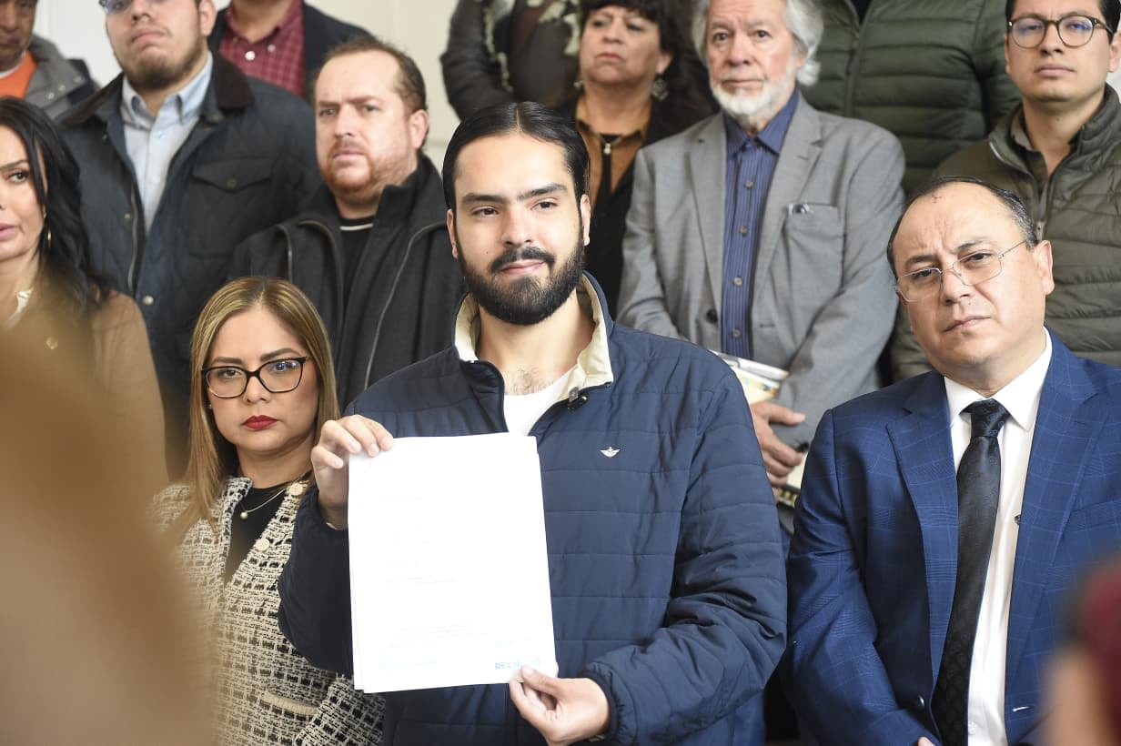 José Emilio Villar y Morena en CDMX piden a Alessandra Rojo de la Vega permitir su trabajo como concejal.