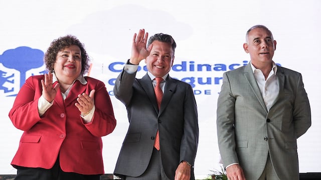 Pablo Lemus entrega 19 patrullas y 12 ambulancias en Jalisco