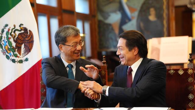 Mario Delgado firma acuerdo con China