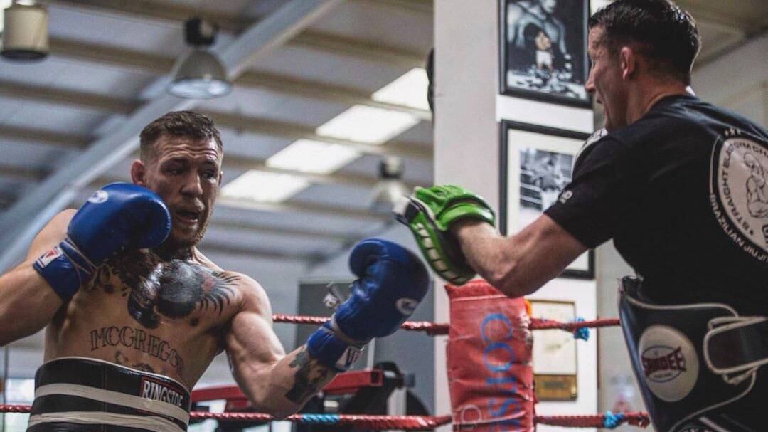 Conor McGregor se burla de Mayweather tras hacer oficial la pelea