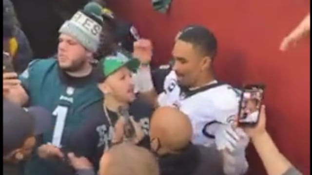 Aficionados caen de las gradas (Foto: Captura de video)