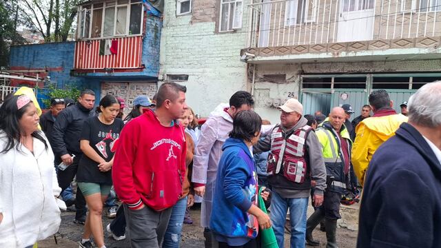 Autoridades controlan inundación en Naucalpan