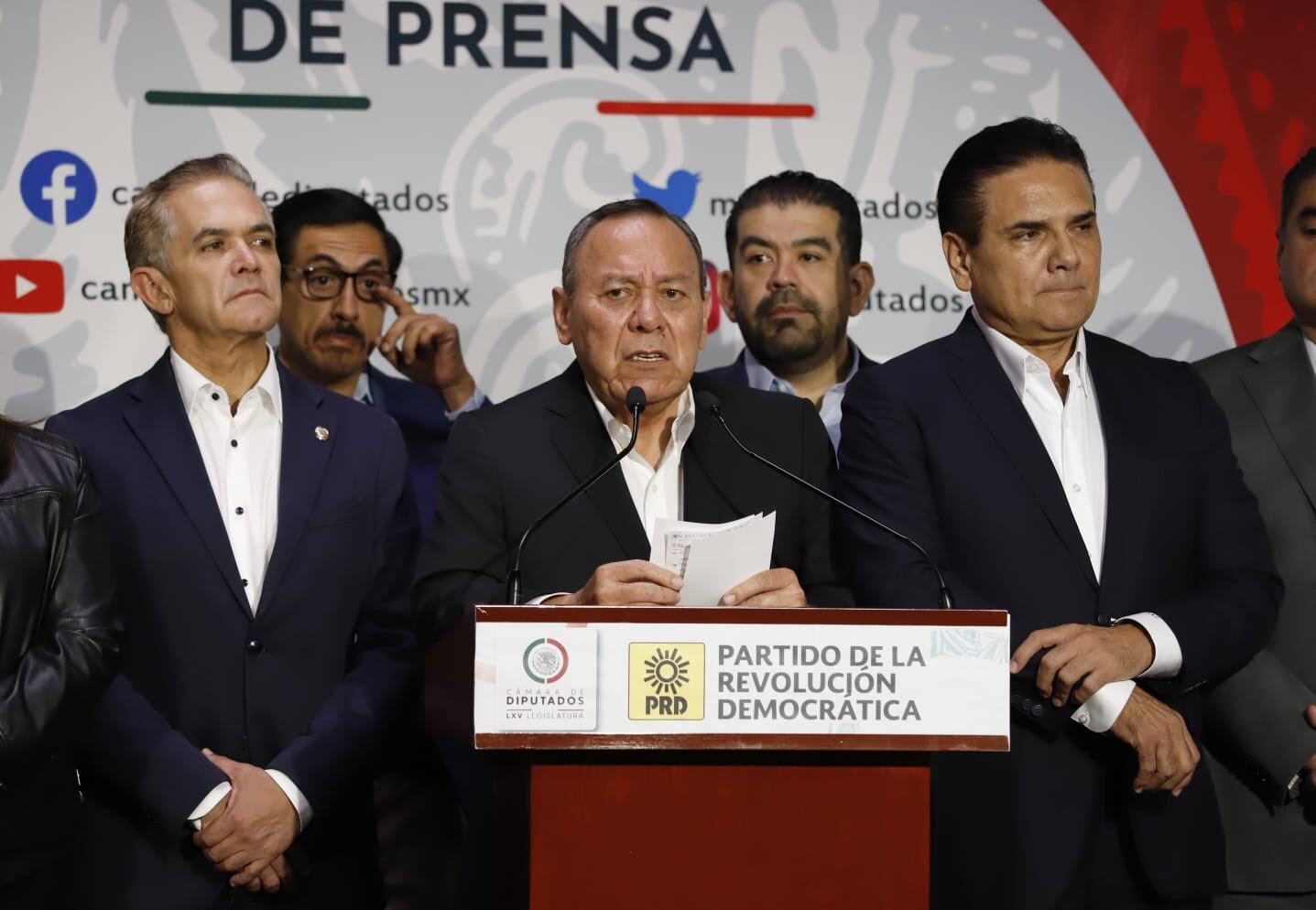 PRD cumple su amenaza de pausar participación en el Frente Amplio por México