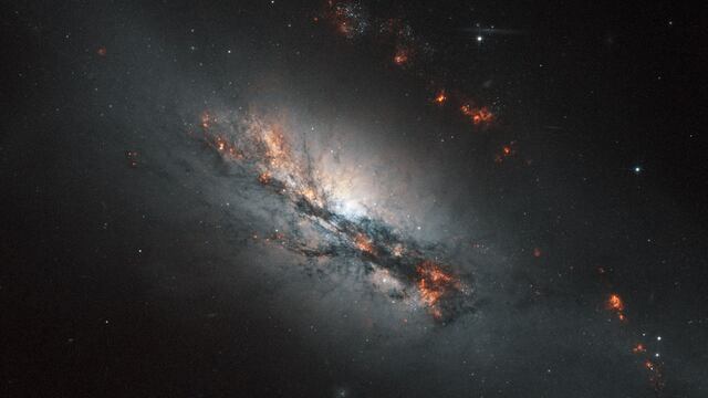 Extraña galaxia con brazos enrollados captada por el telescopio Hubble