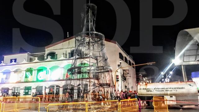 Aficionados del América quemaron el árbol de Navidad del municipio de Huimanguillo