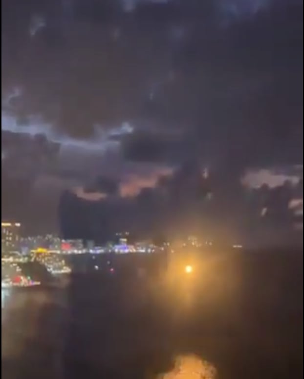 ¿Cayó un meteorito en Acapulco? Captan bola de fuego cayendo al mar
