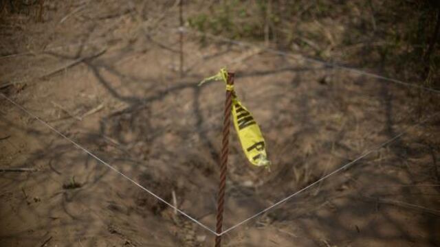 Hallazgo de fosas clandestinas con al menos 36 puntos positivos donde habría a sido inhumados 200 cuerpos aproximadamente en Veracruz.