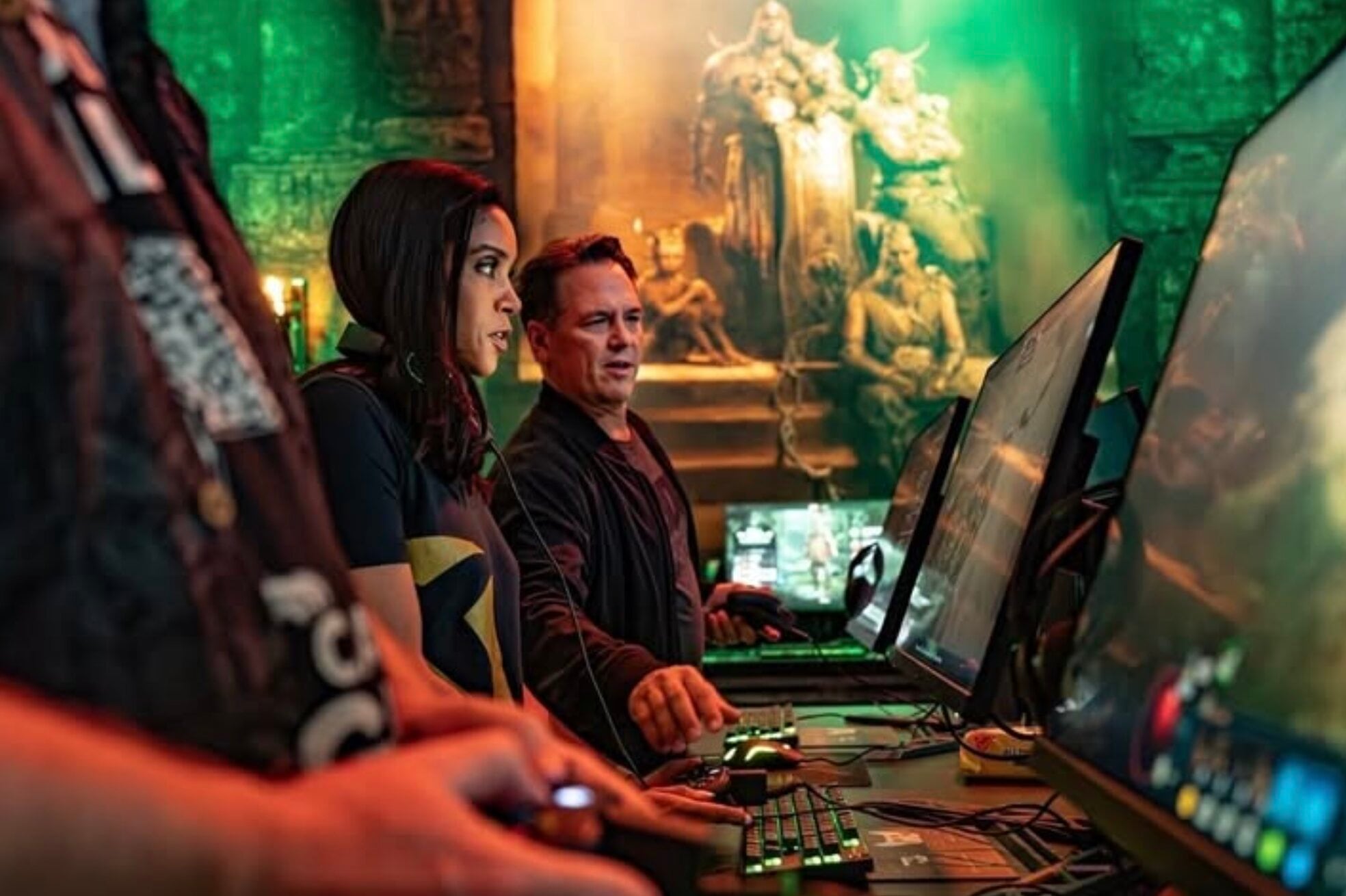 Sarah Bond y Phil Spencer