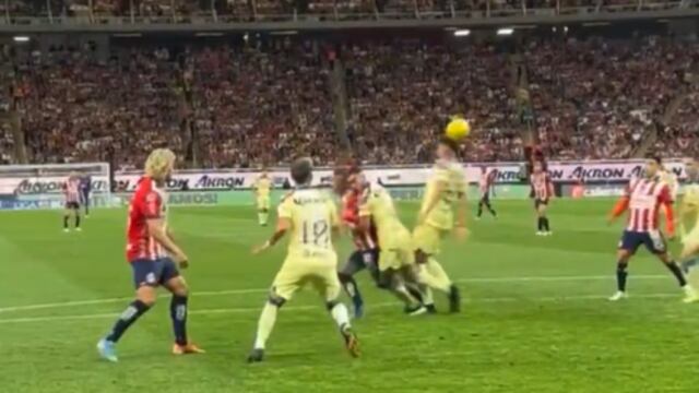 Posible penal en Chivas vs América