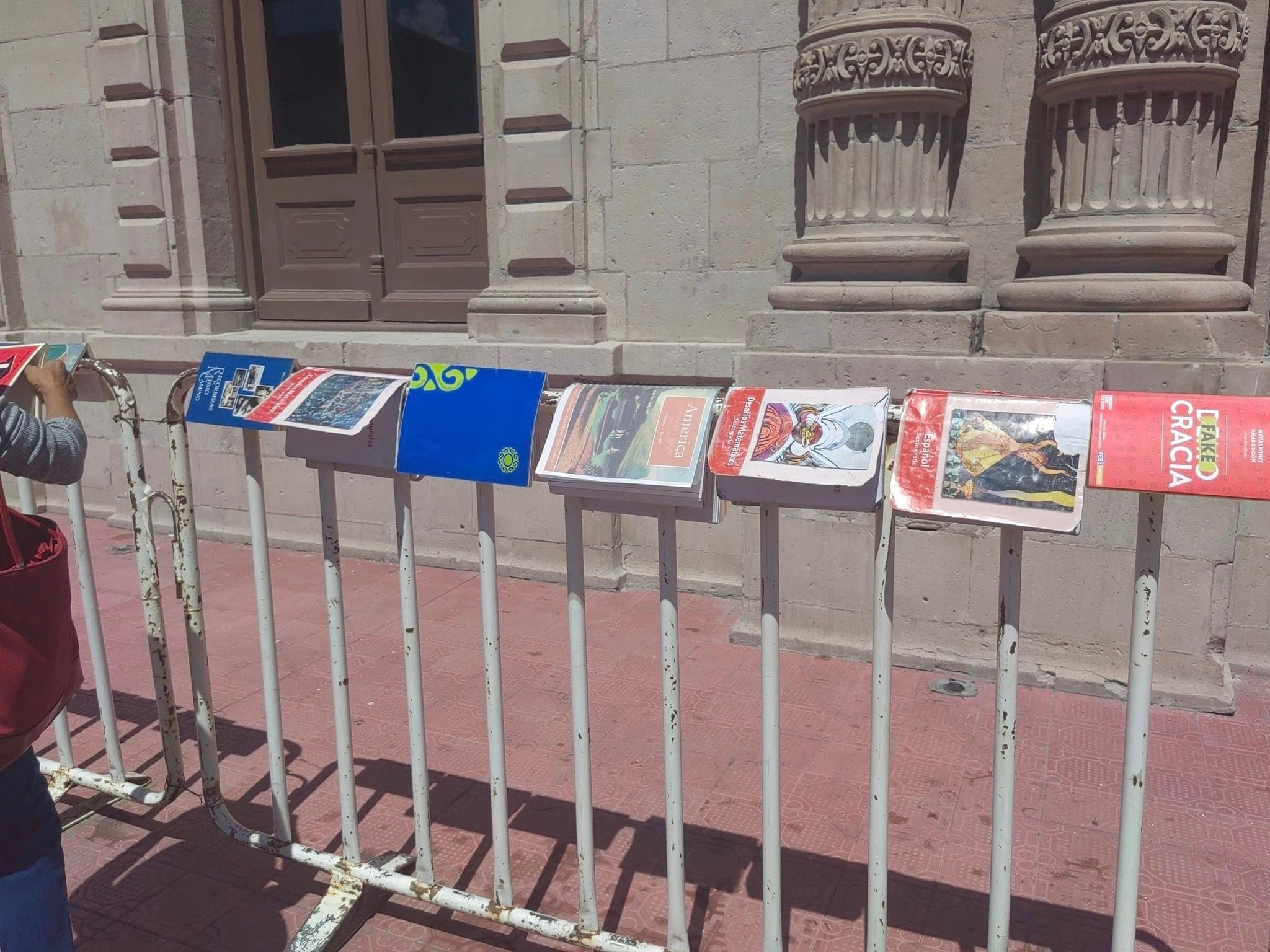 Se manifiestan por nuevos libros de la SEP en Chihuahua