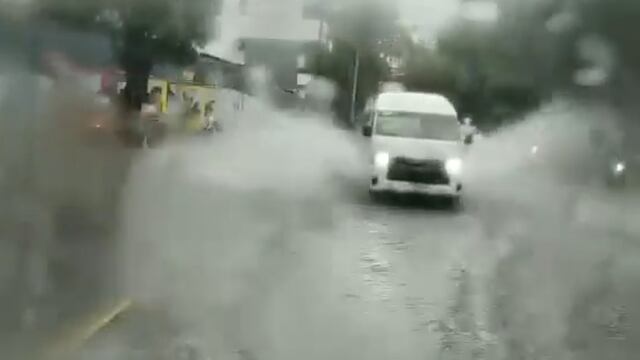 Periférico se inundó a la altura de Mundo E