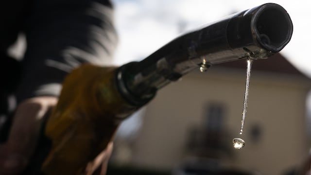 México renueva acuerdo con gasolineras para mantener precios de gasolina y diésel