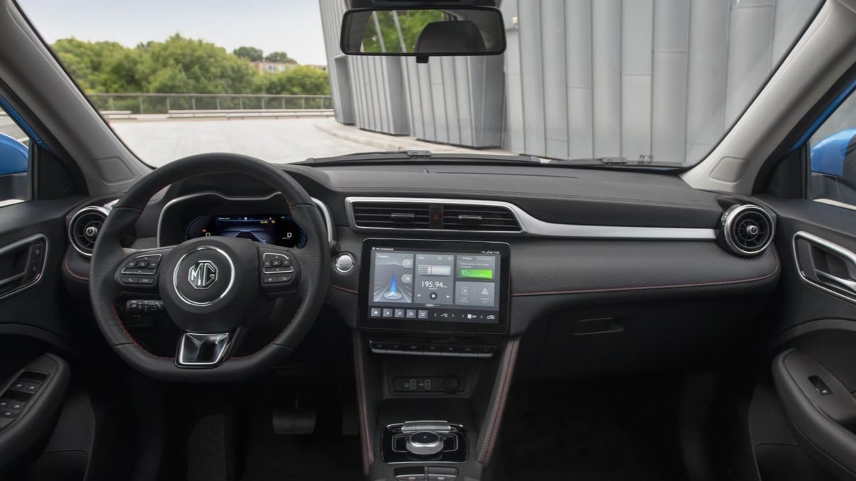 La camioneta ZS EV de MG es la primera versión de la marca 100% eléctrica. Cuenta con tres tipos de manejo y una cabina renovada.