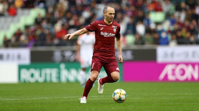 Iniesta en un partido con el Vissel Kobe
