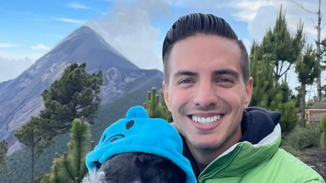 Vadhir Derbez está de acuerdo si las personas le quieren dar su toque a la estatua de Eugenio Derbez