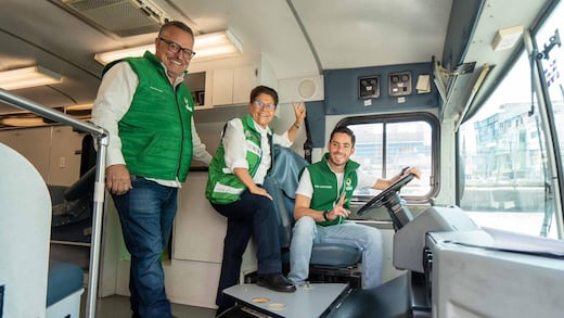 Pepe Couttolenc acerca servicios de salud a Nezahualcóyotl con el “Bus de Vida”