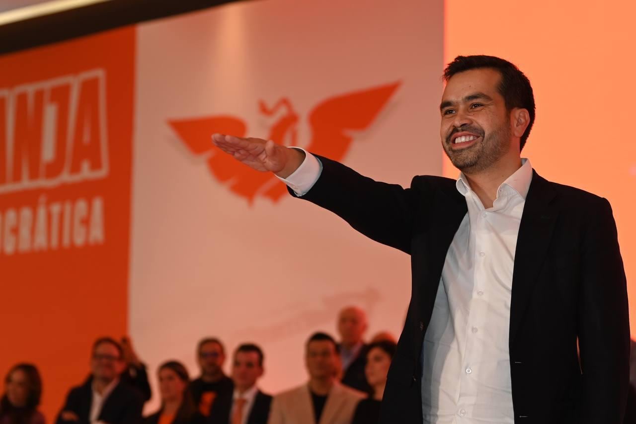 Jorge Álvarez Máynez rinde protesta como dirigente nacional de Movimiento Ciudadano