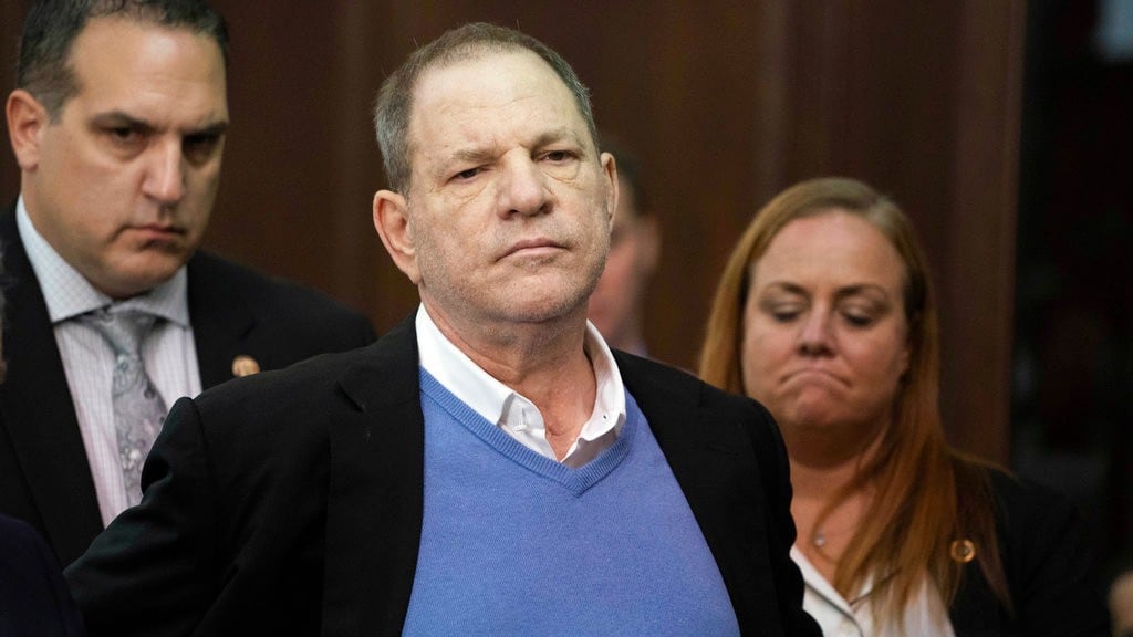 Imputan formalmente a Harvey Weinstein por violación y abuso sexual