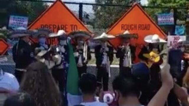 Mariachi frente a la Casa Blanca