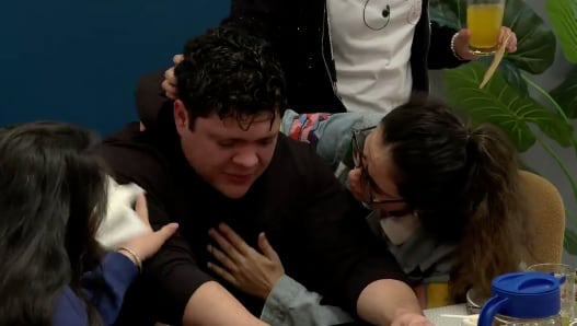 Eduardo Meza, alumno de La Academia 2024 rompe en llanto tras estar lejos de su familia