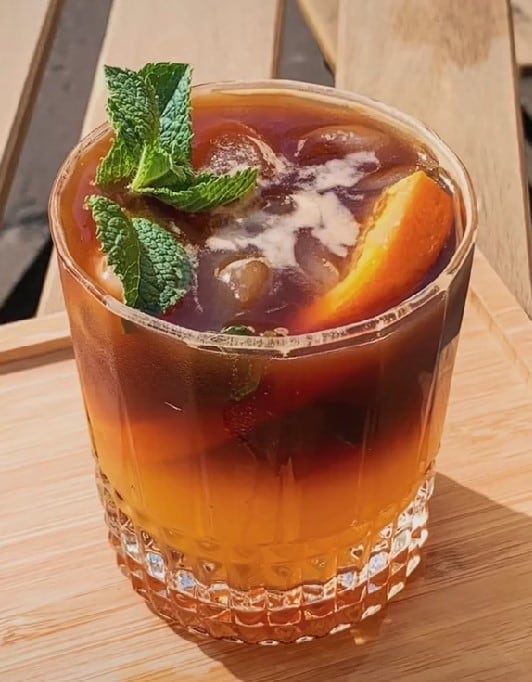 Jugo de naranja con café