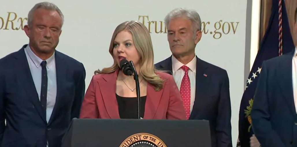 Doctora Heidi Overton en conferencia con Donald Trump
