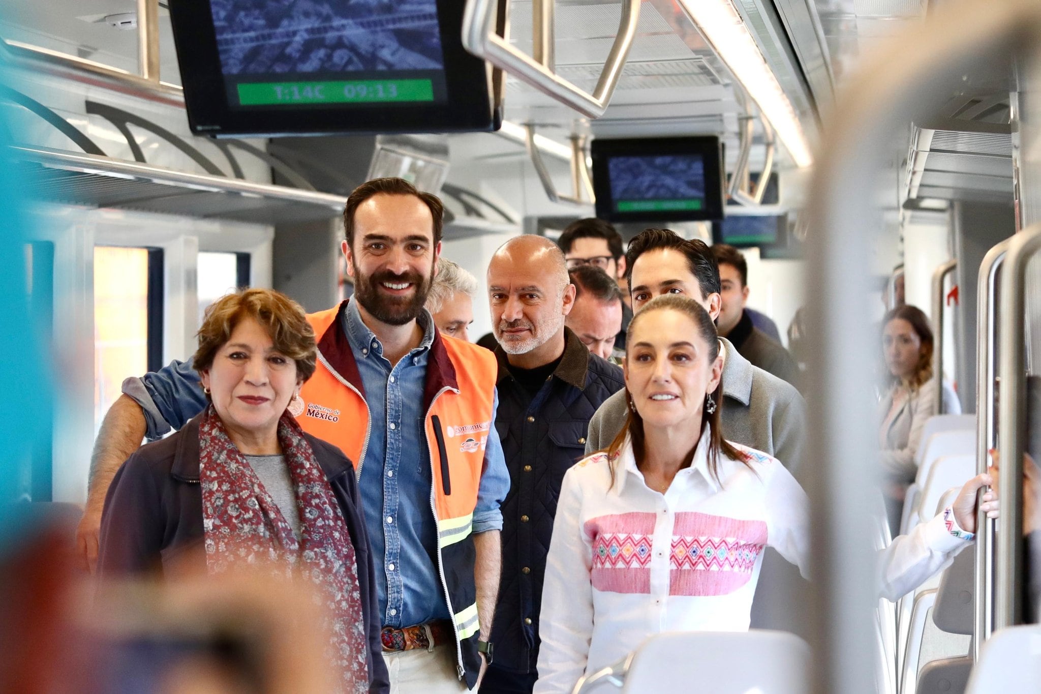 Claudia Sheinbaum y Delfina Gómez en el Tren Suburbano al AIFA