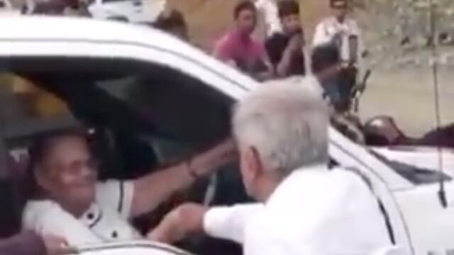 AMLO saluda a la madre de 'El Chapo'