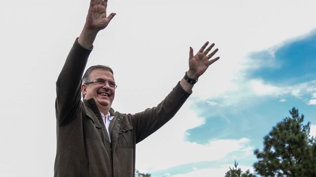 Marcelo Ebrard, aspirante a candidato de Morena por la presidencia se reunió con jefas de familia en el Parque Bicentenario