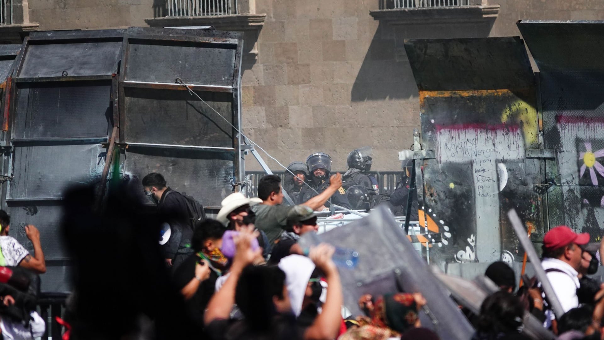 Legisladores de Morena condenan violencia en Marcha de la Generación Z en contra de la policía