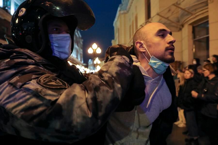 Casi mil 400 detenidos en las protestas en Rusia contra la movilización parcial de Vladimir Putin por guerra con Ucrania