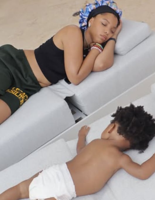 Halle Bailey junto a su hijo