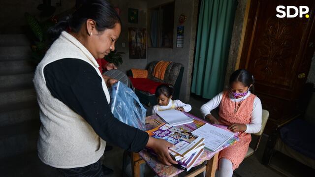 Mamá y sus hijas