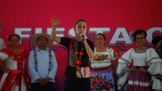 Claudia Sheinbaum, aspirante a la coordinación en defensa de la cuarta transformación del partido político Morena, durante su asamblea informativa en Jalisco