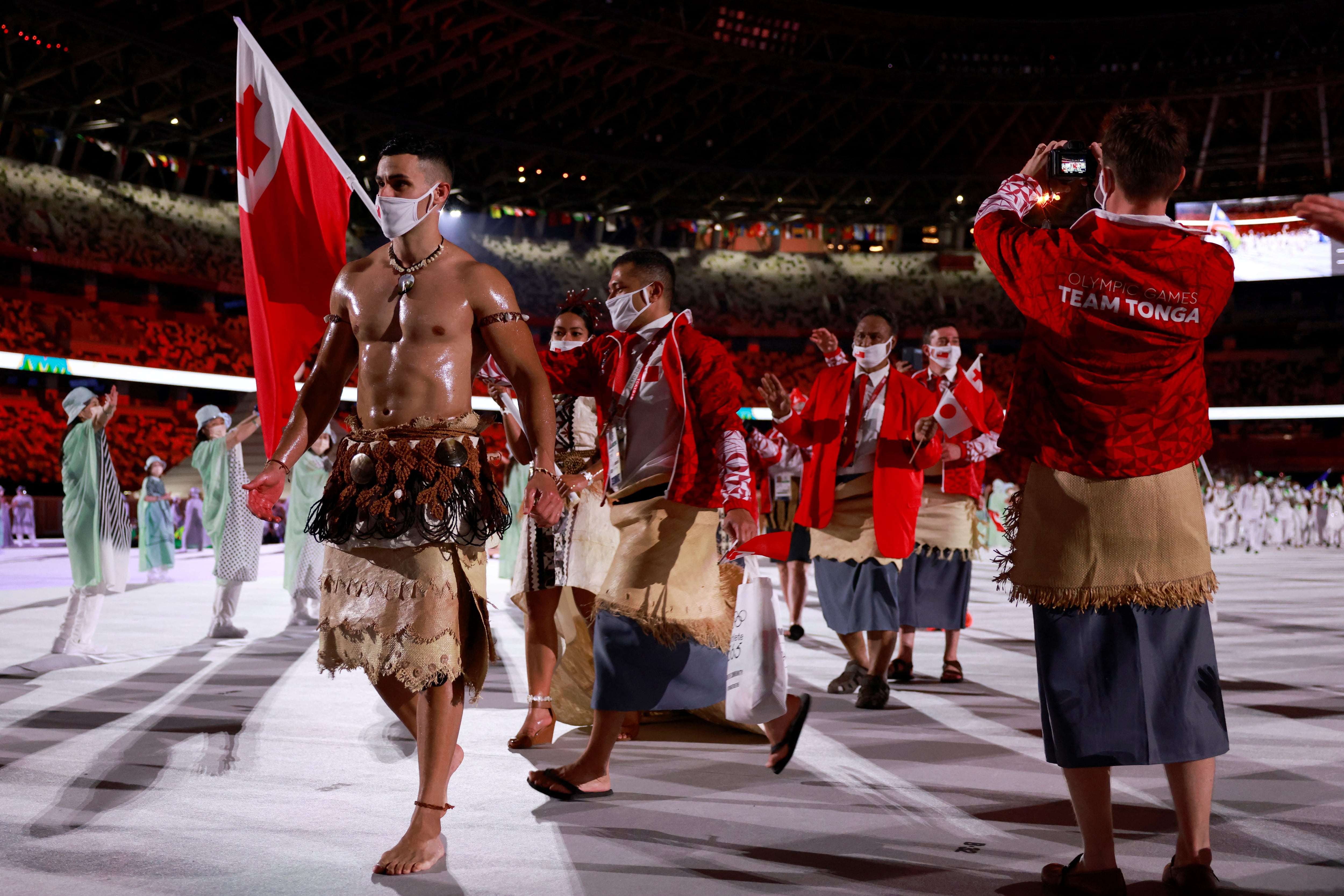 Abanderado y atleta Pita Taufatofua de Tonga