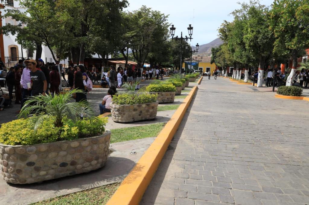 Rubén Rocha inaugura una serie de obras públicas en Cosalá, Sinaloa.