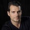 Le cambian el color de los ojos a Henry Cavill y se parece a Chayanne