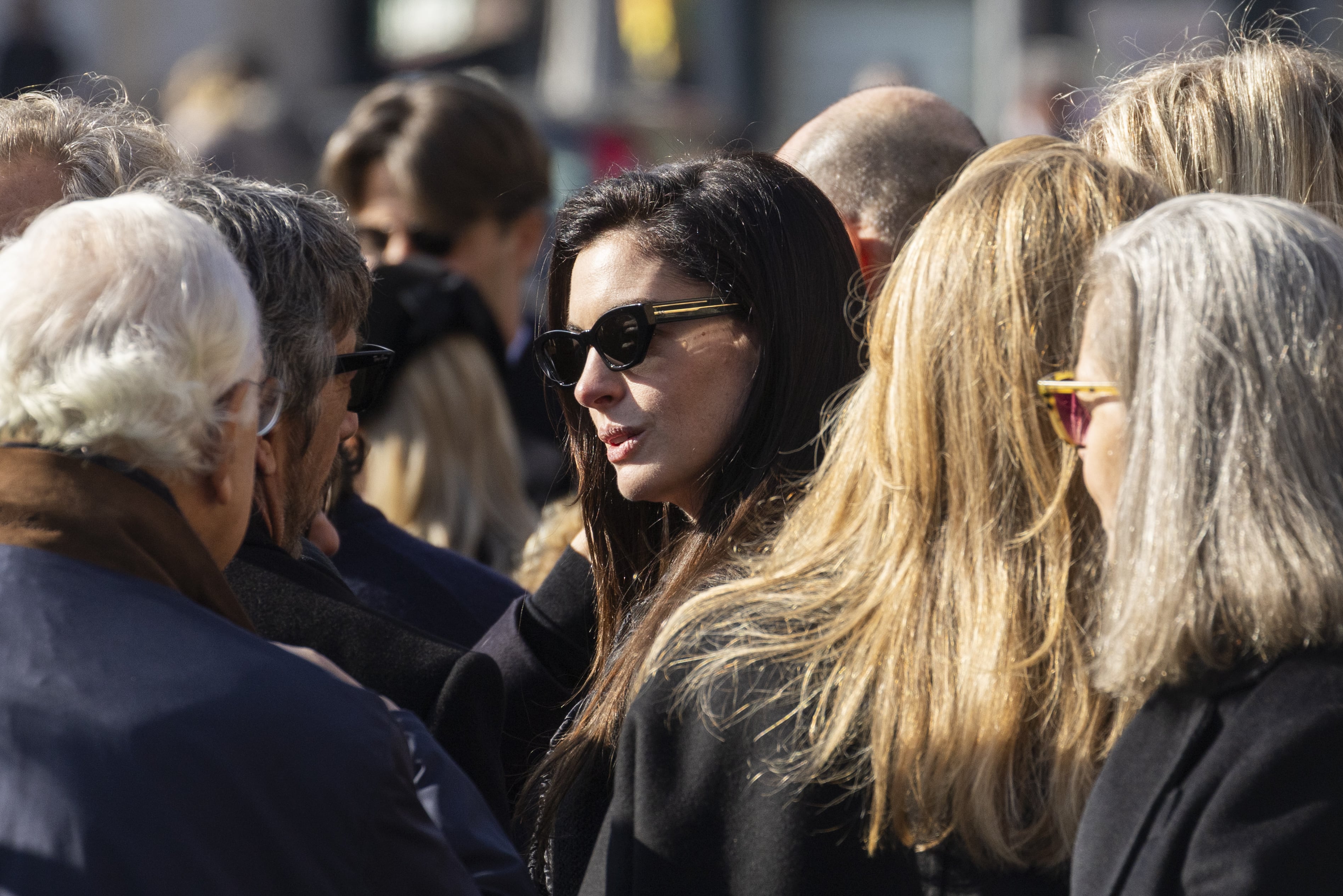 Anne Hathaway en el funeral de Valentino Garavani