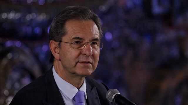 Esteban Moctezuma. Control de plazas.