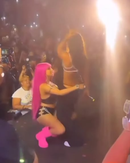 Yailin La Más Viral se besa con Tokischa