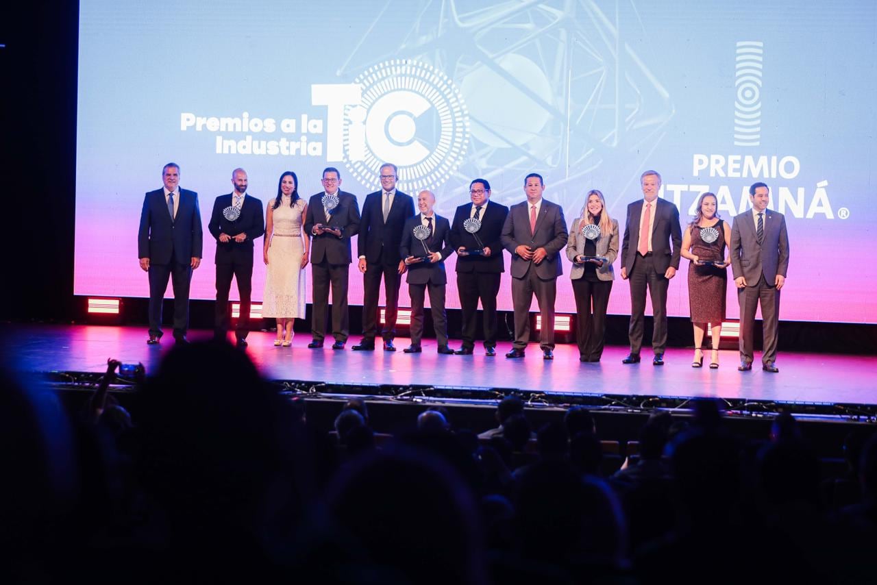 Diego Sinhue Rodríguez inaugura La Noche de Industriales