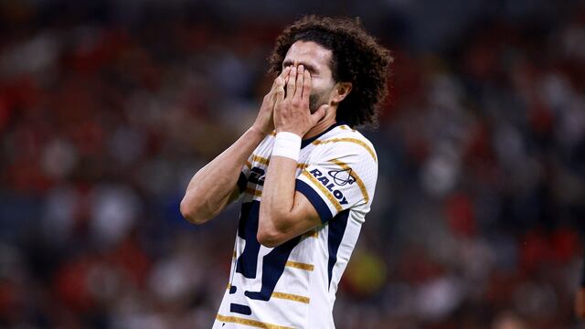 Pumas perdió varios millones por quedarse con el Chino Huerta