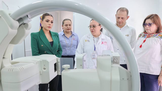 Guerrero refuerza atención médica: Evelyn Salgado entrega 42 unidades móviles de salud.